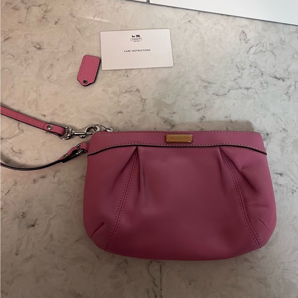 Vintage Coach Leather Wristlet - Picture 7 of 14